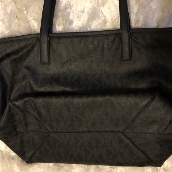Michael kors tote - Picture 3 of 5